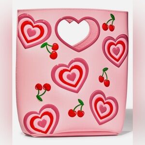 🆕❣️ BATH & BODY WORKS “HEARTS & CHERRIES” REUSABLE TOTE/GIFT BAG. BRAND NEW!